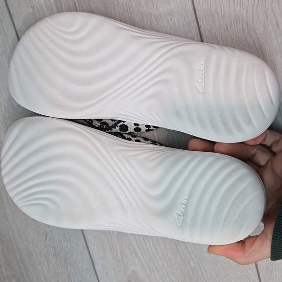 Cloudsteppers By Clarks Women Comforty Black& White Flip Flops Sandals Shoes 7M - Picture 10 of 10